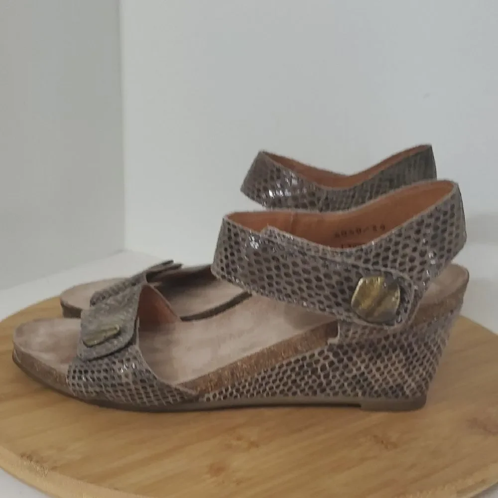 Taos Footwear Festival Snakeskin Taupe Leather Wedge  Sandals Women's Size EU 39